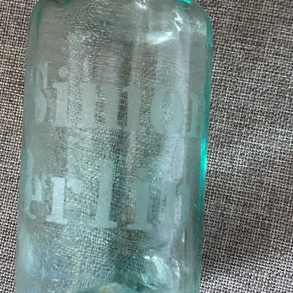 Berlin Glass Bottle with metal Swing Top and Porcelain Cap - Picture 4 of 5